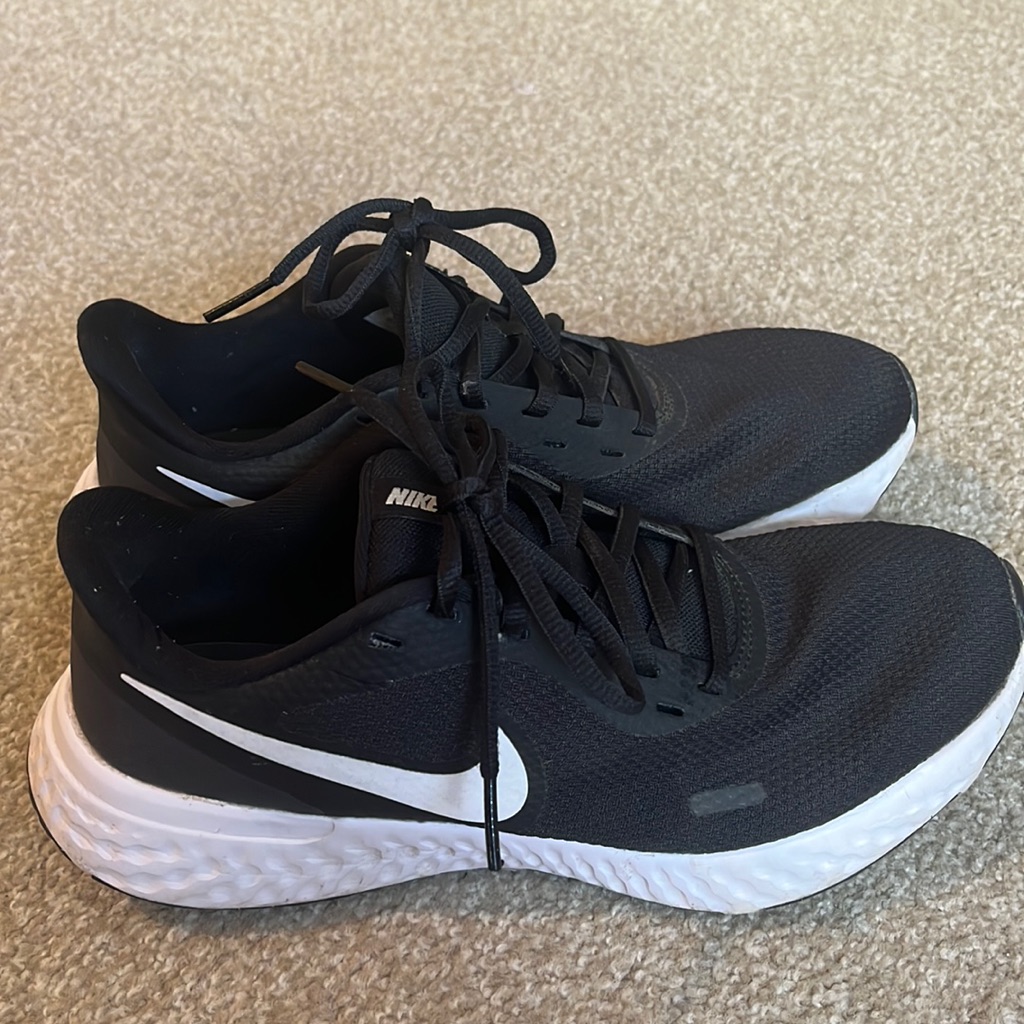 Nike Revolution 8